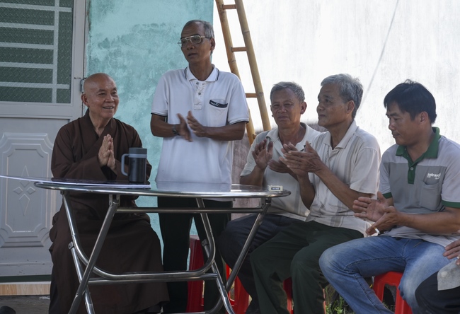 Granting Charity House in Hau Giang Province