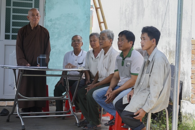 Granting Charity House in Hau Giang Province