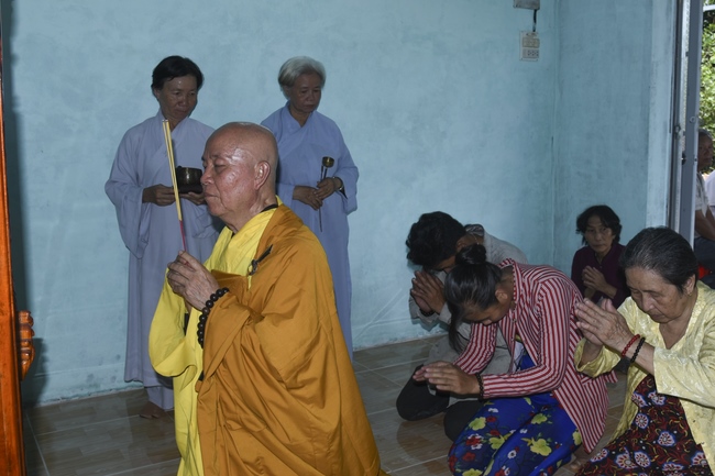 Granting Charity House in Hau Giang Province