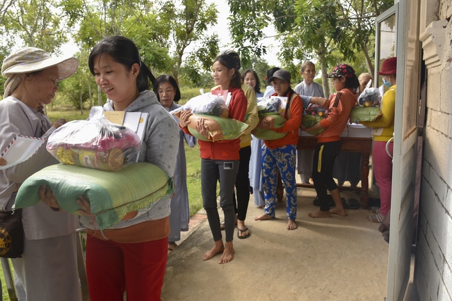 The 8th Day - charity trip in Binh Thuan