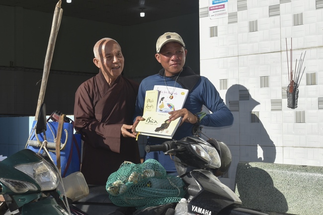 The 8th Day - charity trip in Binh Thuan