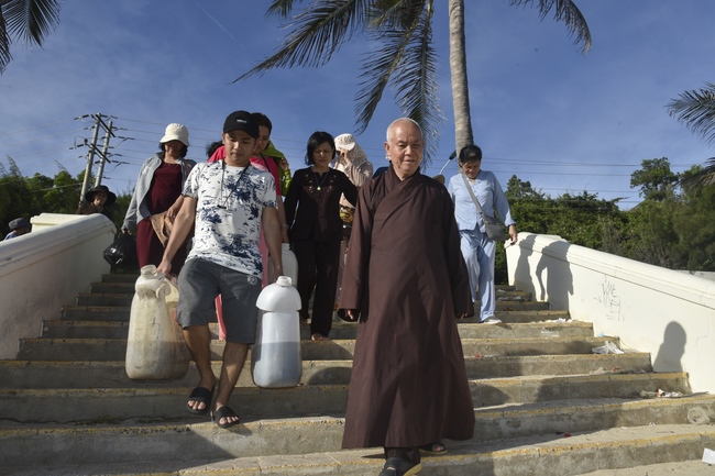 The 8th Day - charity trip in Binh Thuan