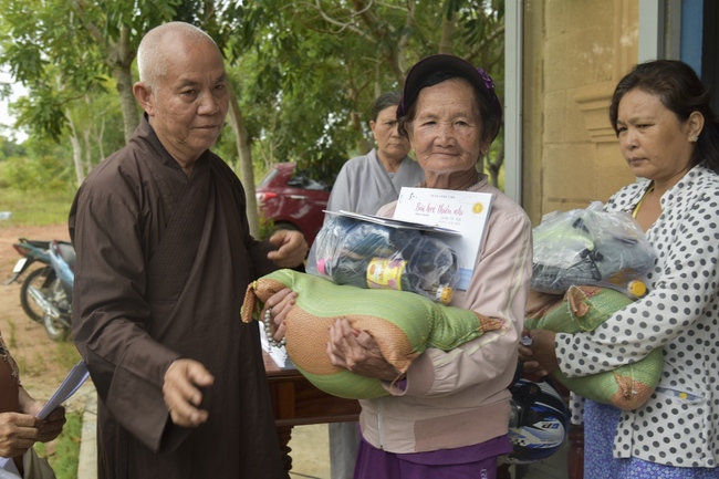 The 8th Day - charity trip in Binh Thuan