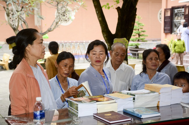 Tu niệm Phật một ngày