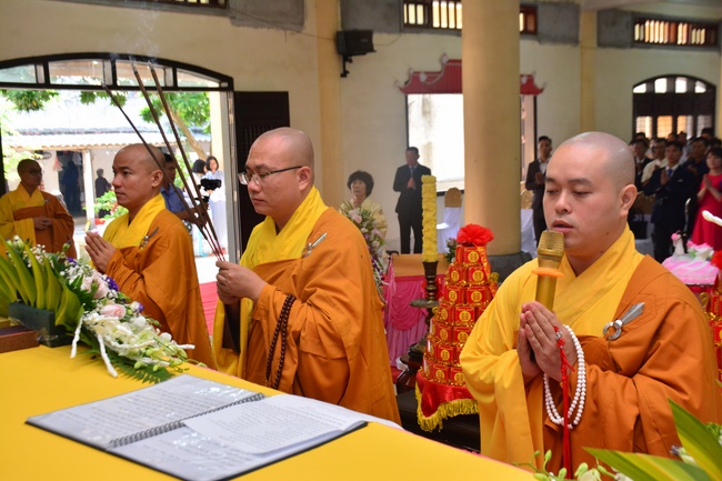 Wedding at the pagoda – Vietnam and Japan Connection.