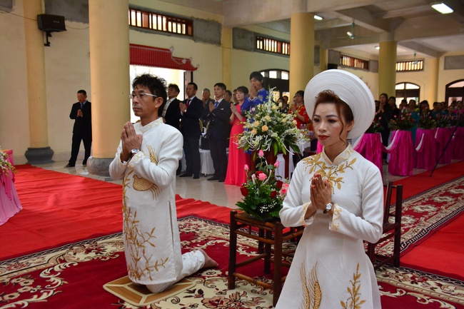 Wedding at the pagoda – Vietnam and Japan Connection.