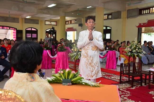 Wedding at the pagoda – Vietnam and Japan Connection.