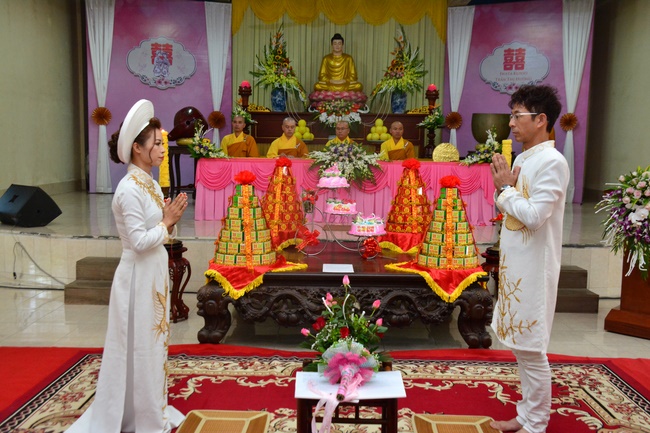 Wedding at the pagoda – Vietnam and Japan Connection.
