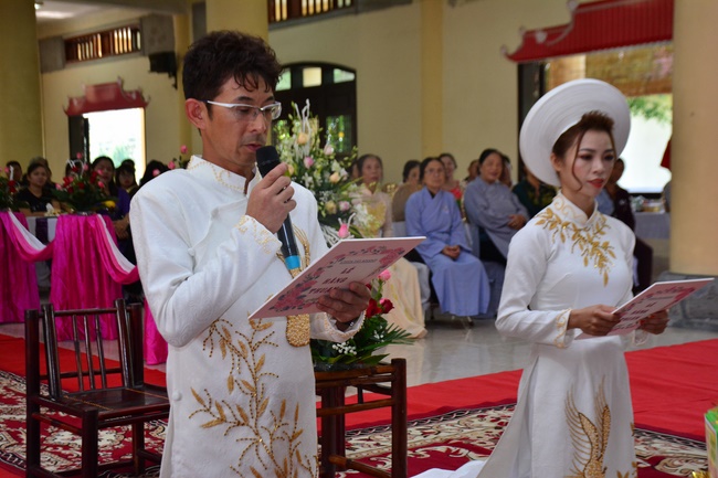 Wedding at the pagoda – Vietnam and Japan Connection.
