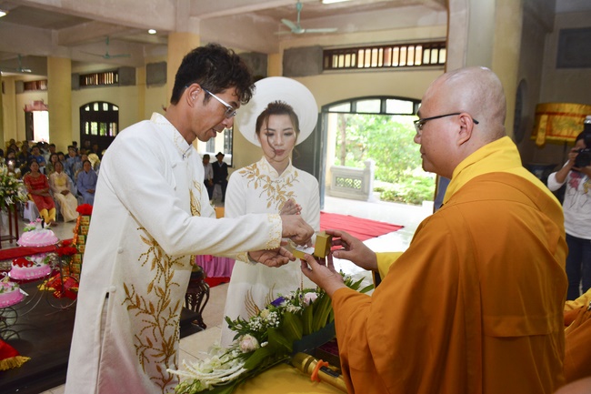 Wedding at the pagoda – Vietnam and Japan Connection.