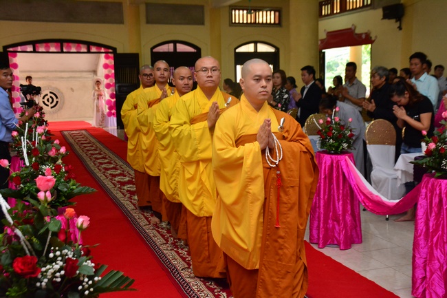 Wedding at the pagoda – Vietnam and Japan Connection.