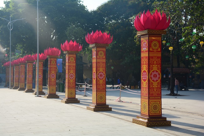 Công tác chuẩn bị đêm hoa đăng kỷ niệm đức Phật A-di-đà (phần 2)