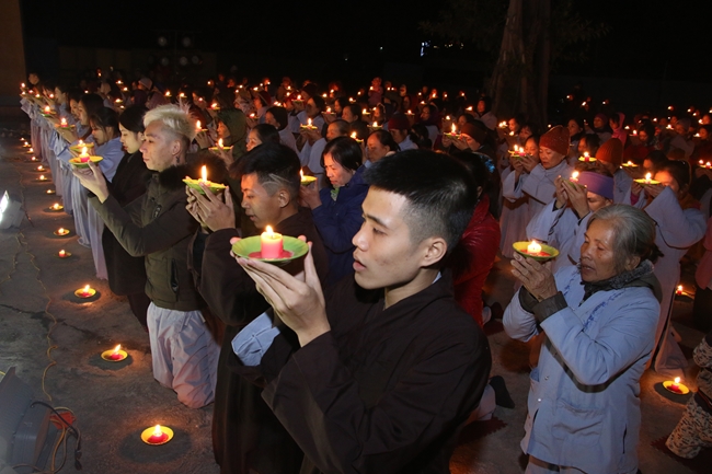 The flower lantern ceremony commemorating the Buddha Amitabha at Tieu Dao pagoda.