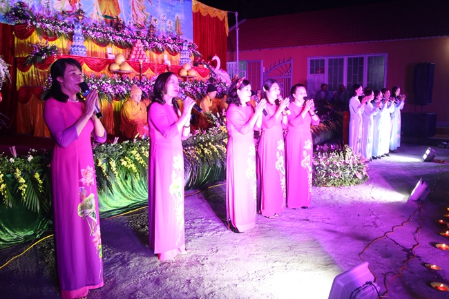 The flower lantern ceremony commemorating the Buddha Amitabha at Tieu Dao pagoda.