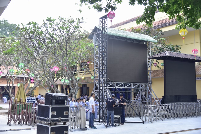 Công tác chuẩn bị đêm hoa đăng kỷ niệm đức Phật A-di-đà (phần 3)