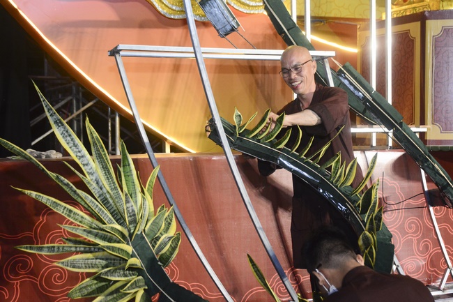 Công tác chuẩn bị đêm hoa đăng kỷ niệm đức Phật A-di-đà (phần 3)