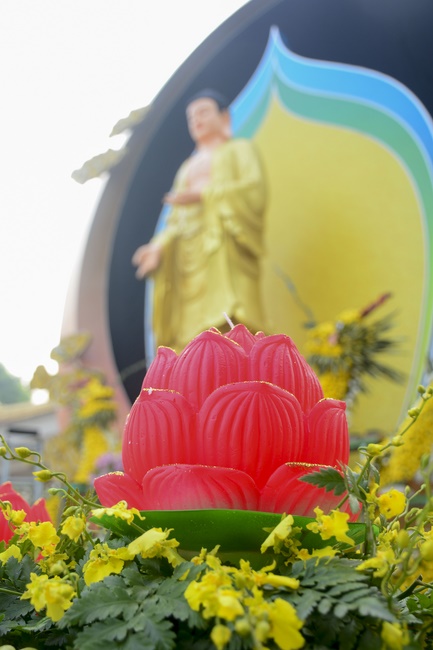 Công tác chuẩn bị đêm hoa đăng kỷ niệm đức Phật A-di-đà (phần 3)