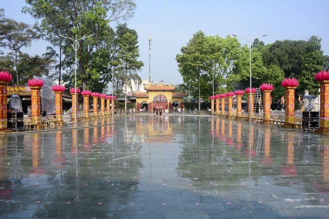 Công tác chuẩn bị đêm hoa đăng kỷ niệm đức Phật A-di-đà (phần 3)