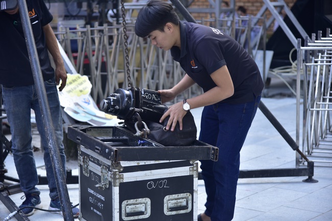 Công tác chuẩn bị đêm hoa đăng kỷ niệm đức Phật A-di-đà (phần 3)