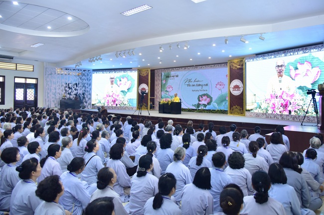 Dharma Talk “Take Free Step on the New Way” –  The 93rd Seven-Day Retreat