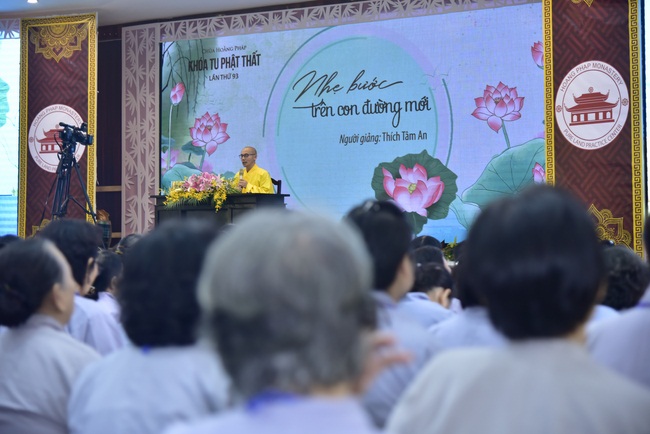 Dharma Talk “Take Free Step on the New Way” –  The 93rd Seven-Day Retreat