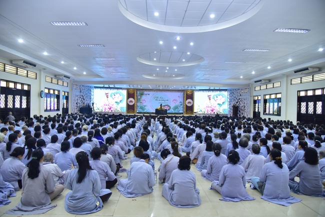 Dharma Talk “Take Free Step on the New Way” –  The 93rd Seven-Day Retreat