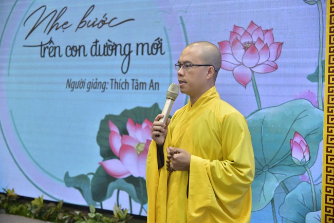 Dharma Talk “Take Free Step on the New Way” –  The 93rd Seven-Day Retreat