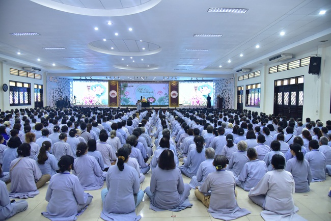 Dharma Talk “Take Free Step on the New Way” –  The 93rd Seven-Day Retreat