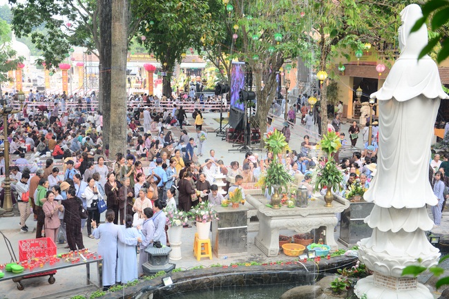 Before G-HOUR of Amitabha Buddha’s Birthday Lantern Ceremony