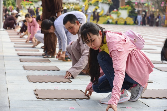 Before G-HOUR of Amitabha Buddha’s Birthday Lantern Ceremony
