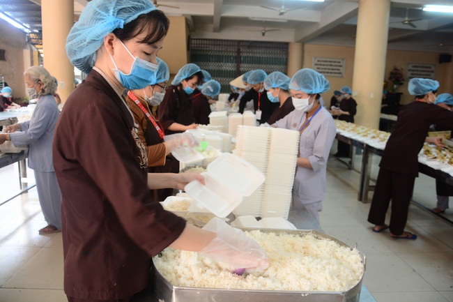 Before G-HOUR of Amitabha Buddha’s Birthday Lantern Ceremony