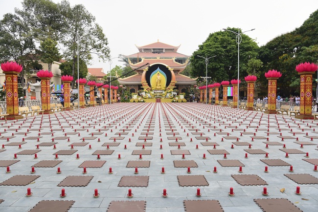 Before G-HOUR of Amitabha Buddha’s Birthday Lantern Ceremony