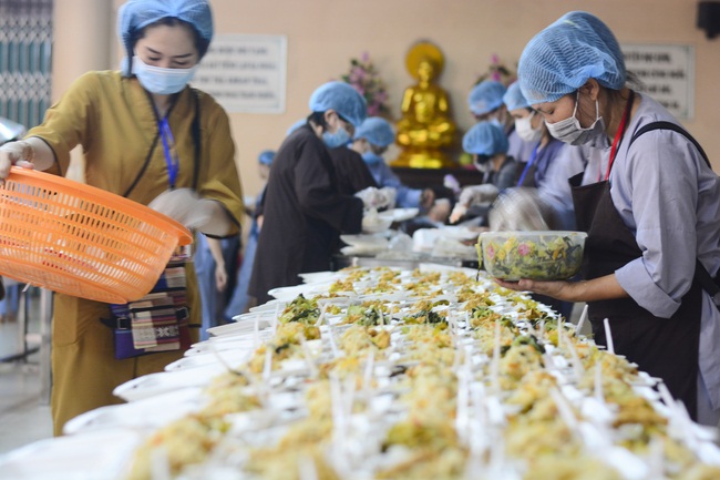 Before G-HOUR of Amitabha Buddha’s Birthday Lantern Ceremony