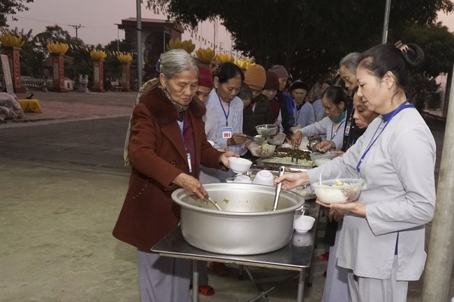 The 9th retreat “Learning Practice as the Buddha's teachings” at Dong Cao Pagoda