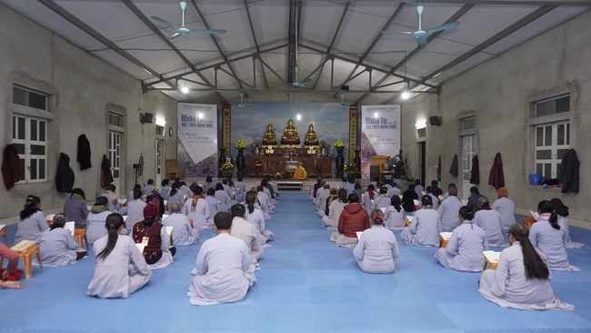 The 9th retreat “Learning Practice as the Buddha's teachings” at Dong Cao Pagoda