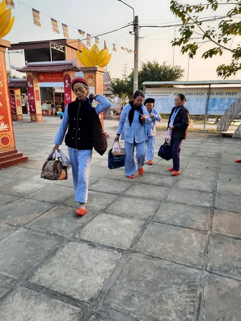 The 9th retreat “Learning Practice as the Buddha's teachings” at Dong Cao Pagoda