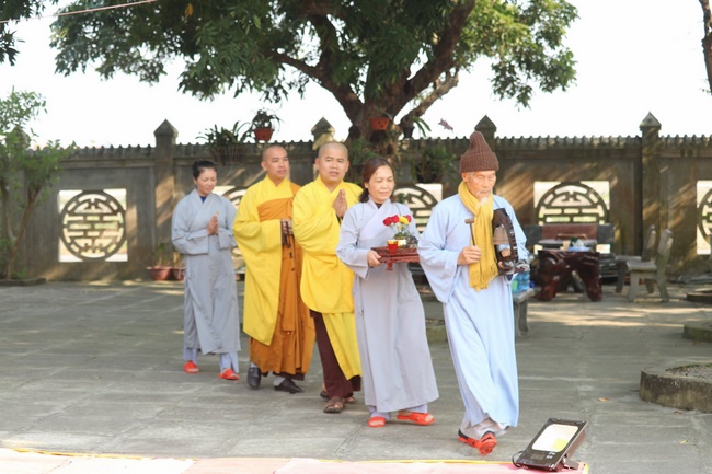 The 9th retreat “Learning Practice as the Buddha's teachings” at Dong Cao Pagoda