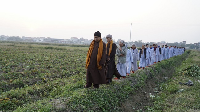 The 2nd day - The 9th retreat  “Learning Practice as the Buddha's teachings” at Dong Cao Pagoda