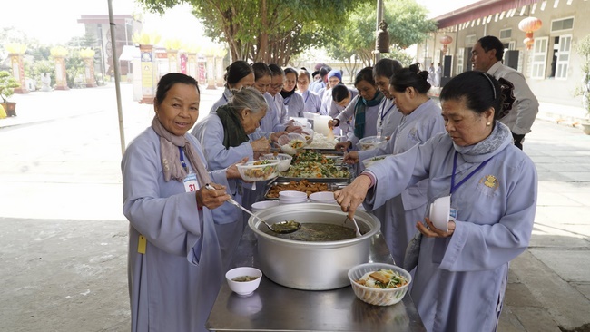 The 2nd day - The 9th retreat  “Learning Practice as the Buddha's teachings” at Dong Cao Pagoda