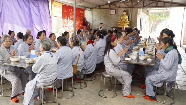 The 2nd day - The 9th retreat  “Learning Practice as the Buddha's teachings” at Dong Cao Pagoda