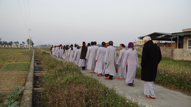 The 2nd day - The 9th retreat  “Learning Practice as the Buddha's teachings” at Dong Cao Pagoda