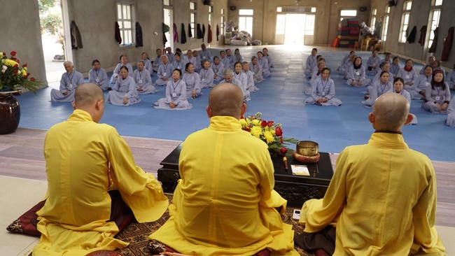 The 2nd day - The 9th retreat  “Learning Practice as the Buddha's teachings” at Dong Cao Pagoda