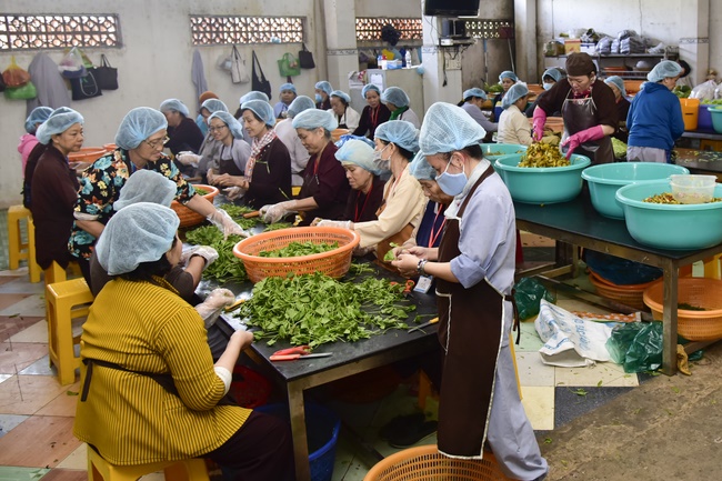 Người công quả - sự hi sinh thầm lặng