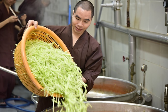 Người công quả - sự hi sinh thầm lặng