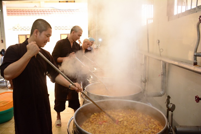 Người công quả - sự hi sinh thầm lặng