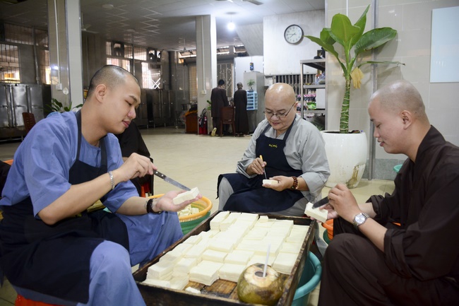 Người công quả - sự hi sinh thầm lặng