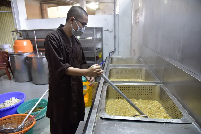 Người công quả - sự hi sinh thầm lặng