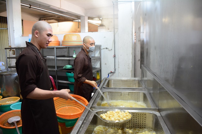 Người công quả - sự hi sinh thầm lặng