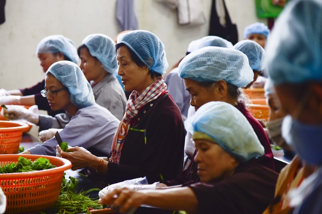 Người công quả - sự hi sinh thầm lặng