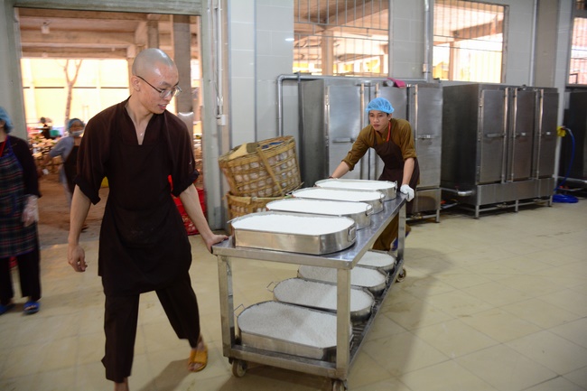 Người công quả - sự hi sinh thầm lặng